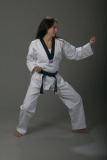 Taekwondoanzug mit schwarzem Revers